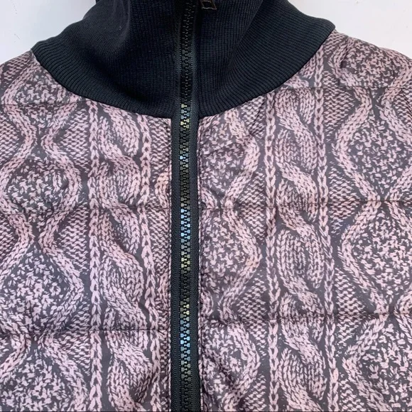 NEW, Women's Puffer Jacket, Small - Picture 2 of 12